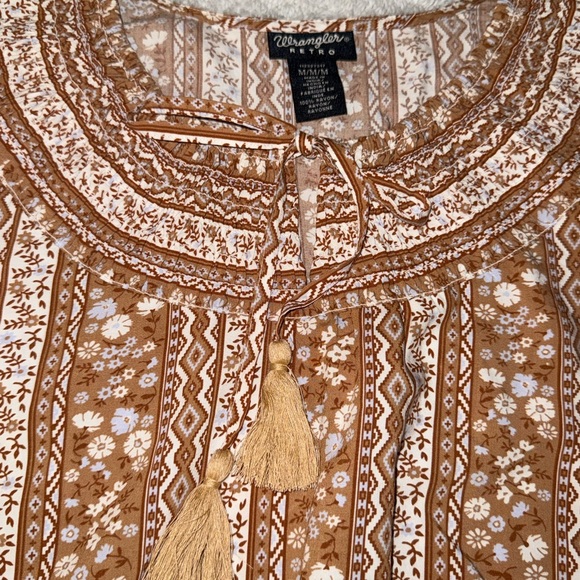 Wrangler Retro Tan Patterned Top - Picture 3 of 5